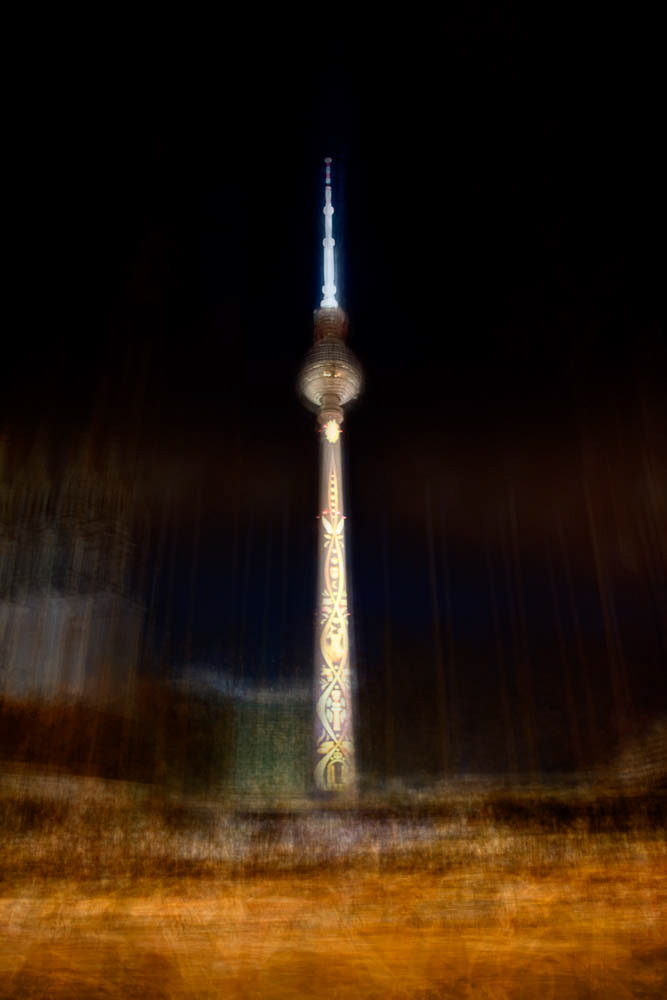 Berlin-Leuchtet-Fernsehturm-am-Alex-Lonicer